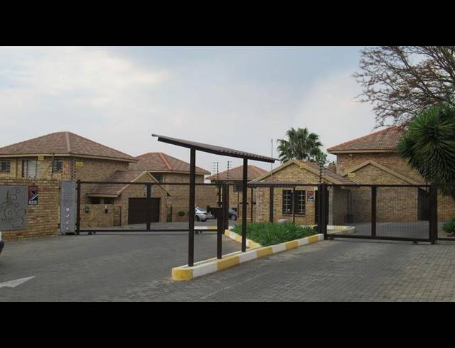 3 BEDROOM TOWNHOUSE FOR SALE IN WILLOWBROOK